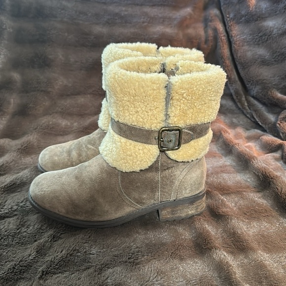 UGG Blayre II Brown Suede Boot Sz 6.5 - Picture 2 of 14